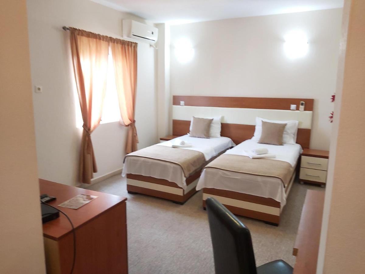 Hotel Zan Ulcinj Exteriör bild