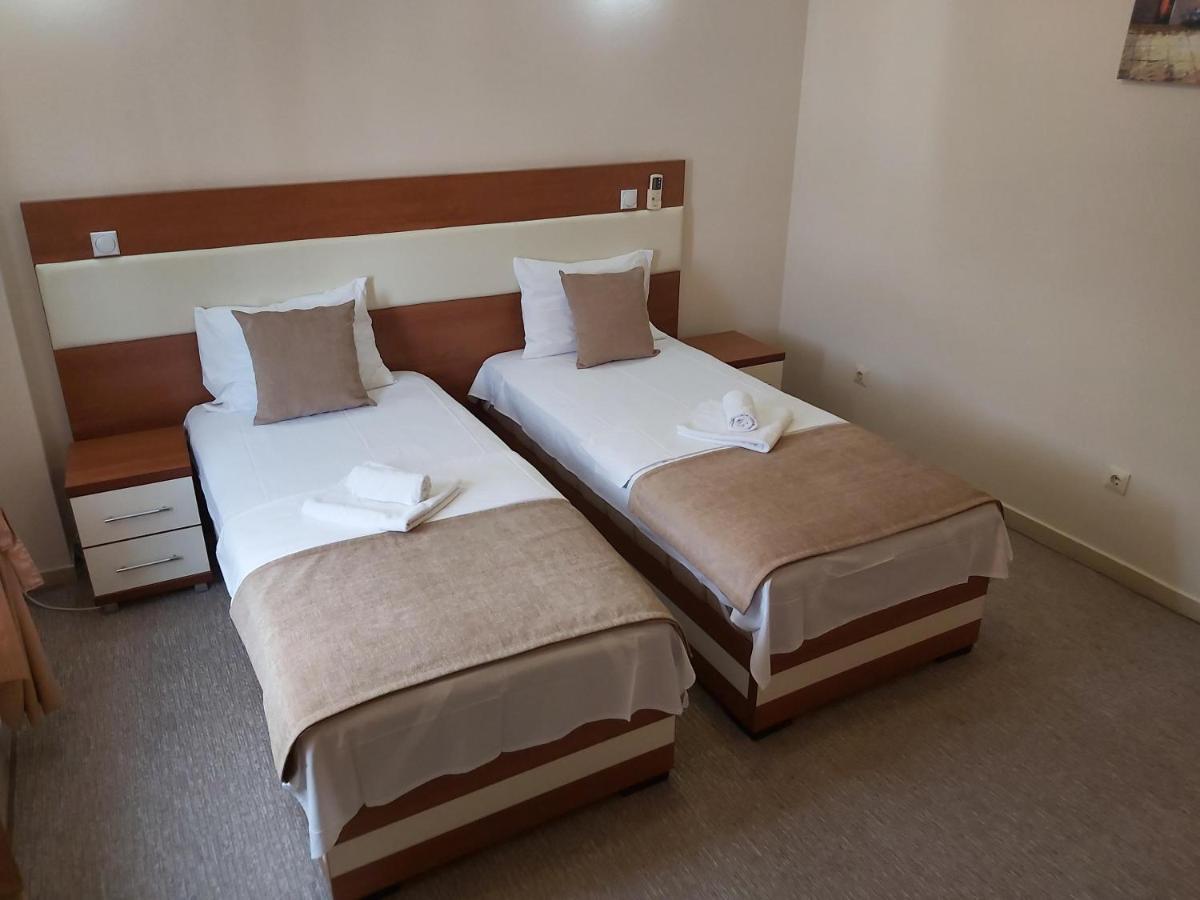 Hotel Zan Ulcinj Exteriör bild